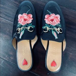 GUCCI black mules ..embroidered flower. Size 37.5